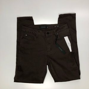 Tahari “Kelly” classic skinny jean in brown